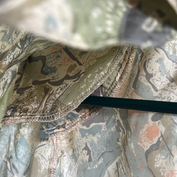 Vintage 100% silk pale green abstract short sleeve button down blouse top - Picture 6 of 9